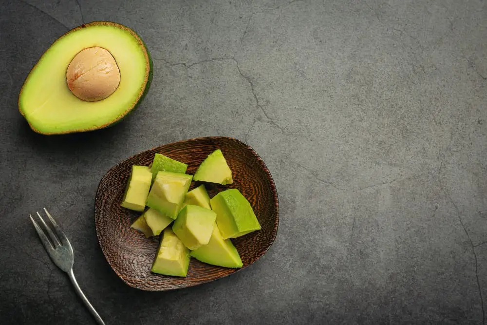 come si mangia l'avocado crudo